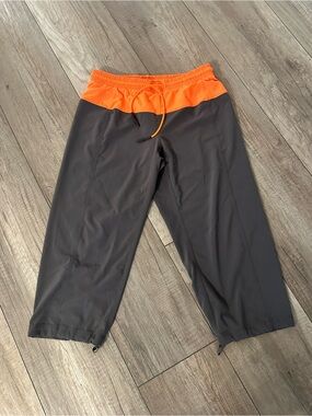 Lululemon Charcoal Gray Cropped Athletic Pants Bright Orange Waistband size 4
